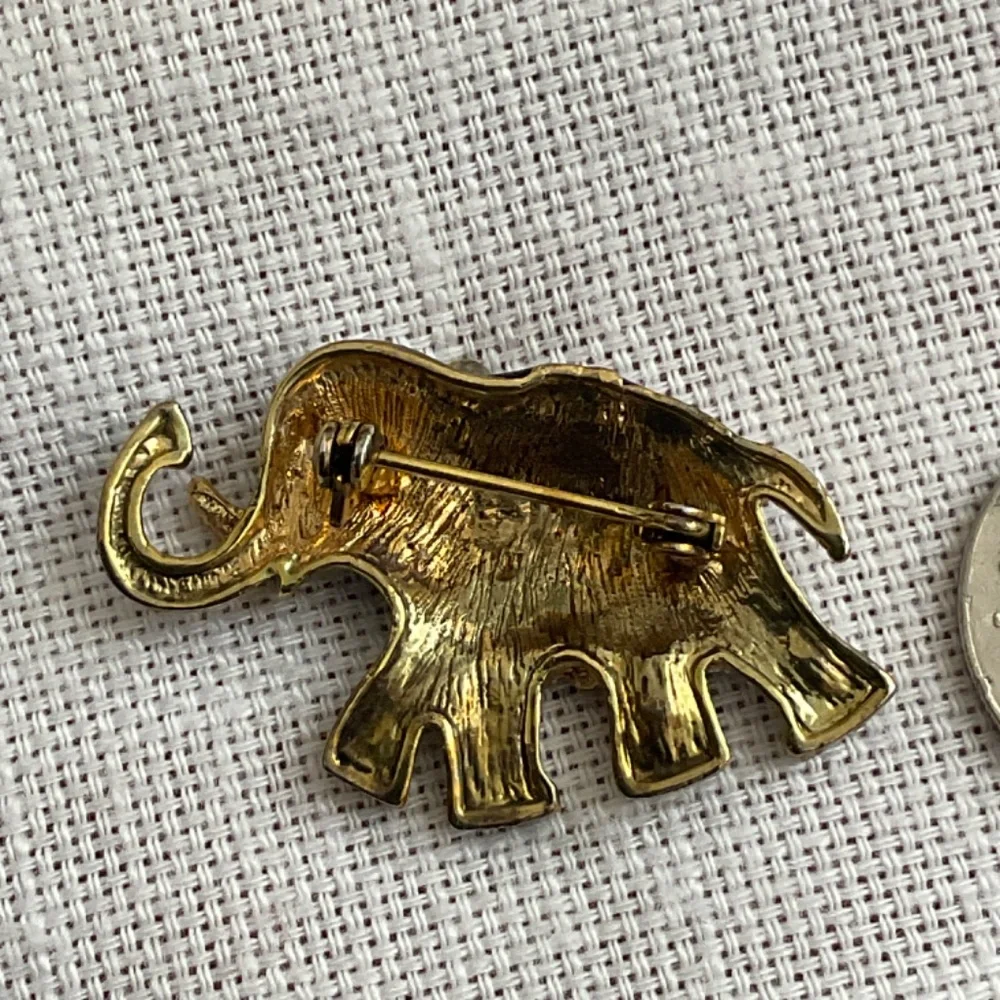 •Vintage Rhinestones Elephant Brooch Pin